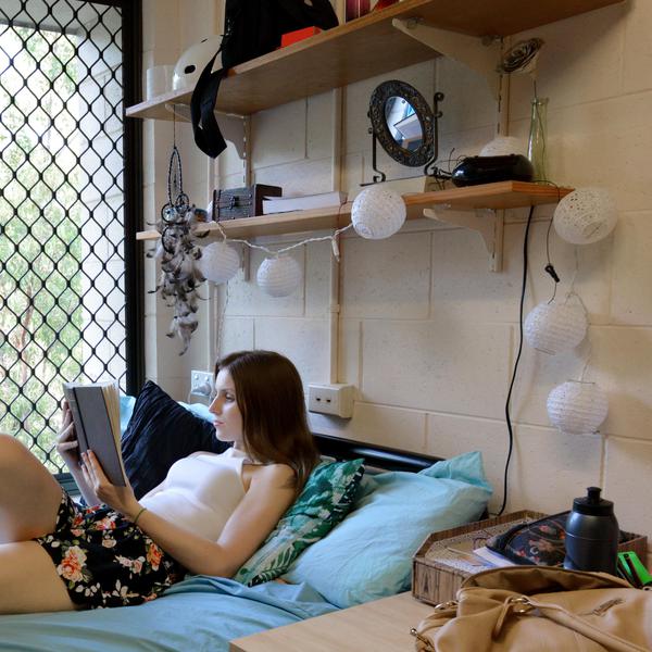 The Ultimate Dorm Checklist for College-Bound Kids