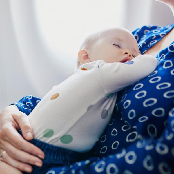 How to Stay Sane When Traveling With a Baby