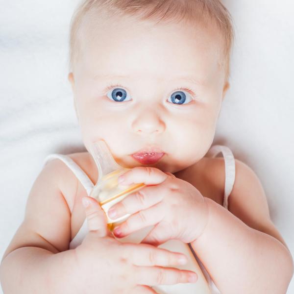 The Pros and Cons of Breastfeeding vs. Formula Feeding